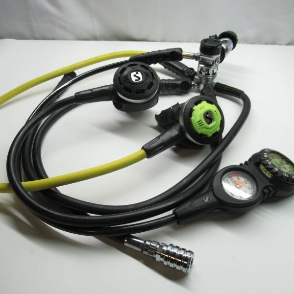 SCUBAPRO スキューバプロ DUE レギュレーター オクトパス ゲージ ダイビング用品 現状品 の商品画像です